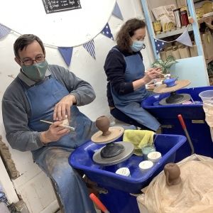 husband and wife weekend pottery participants at eastnor pottery