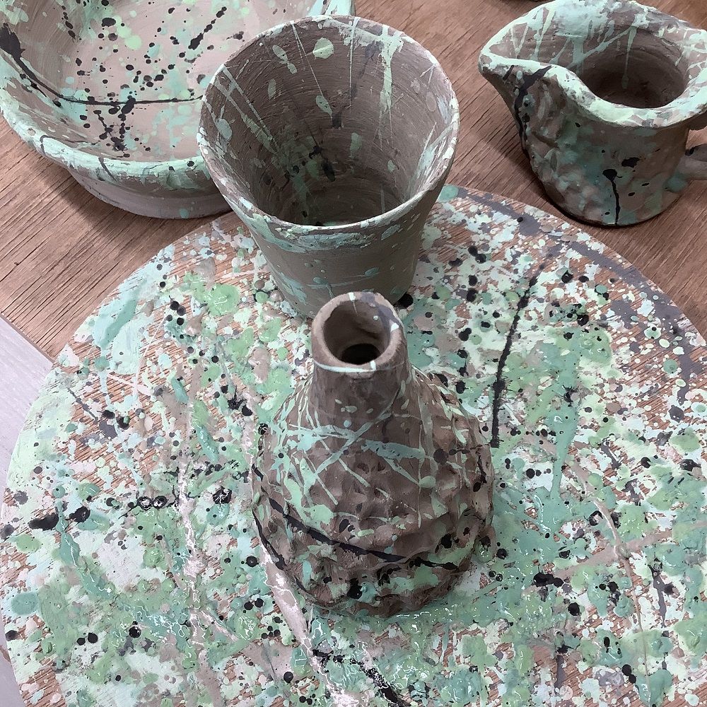 pots painting with splatting technique at weekend pottery course