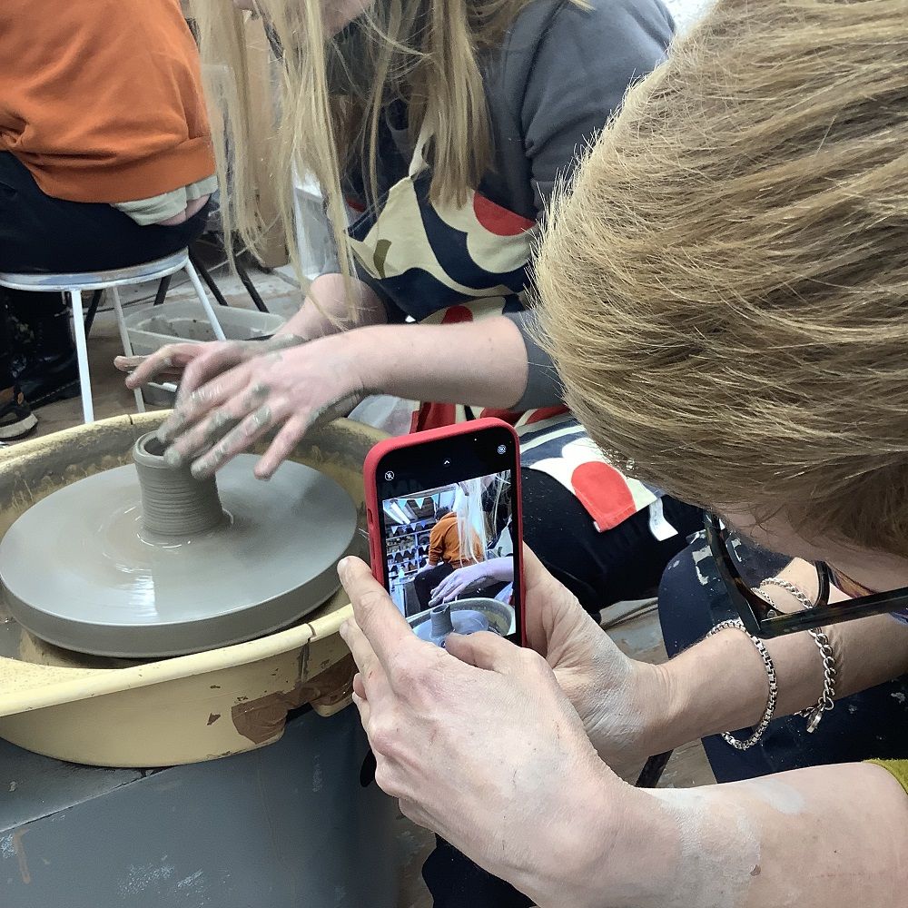 splodz blogz blogger make a pot on the potter's wheel at eastnor pottery herefordshire